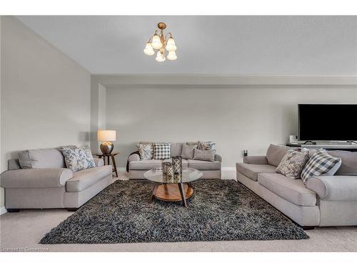 20 Dolomiti Court, Hannon, ON - Indoor Photo Showing Living Room