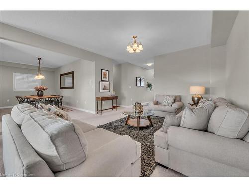 20 Dolomiti Court, Hannon, ON - Indoor Photo Showing Living Room