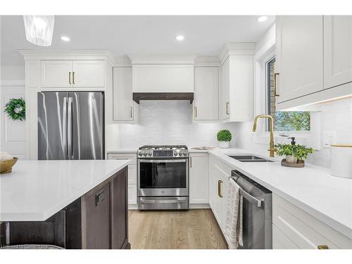 4 Ryerse Crescent, Port Dover, ON - Indoor Photo Showing Kitchen With Double Sink With Upgraded Kitchen