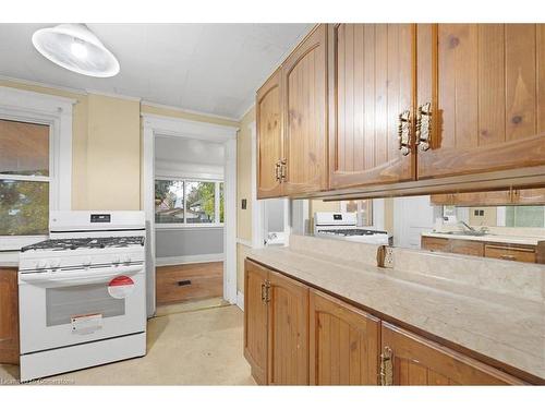 105 Edgemont Street N, Hamilton, ON - Indoor Photo Showing Kitchen