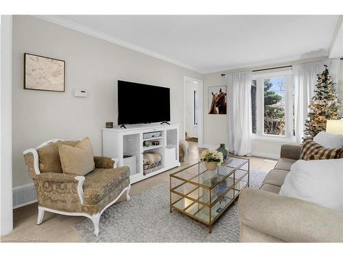 353 Lake Street, Grimsby, ON - Indoor Photo Showing Living Room