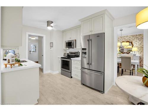 353 Lake Street, Grimsby, ON - Indoor Photo Showing Kitchen