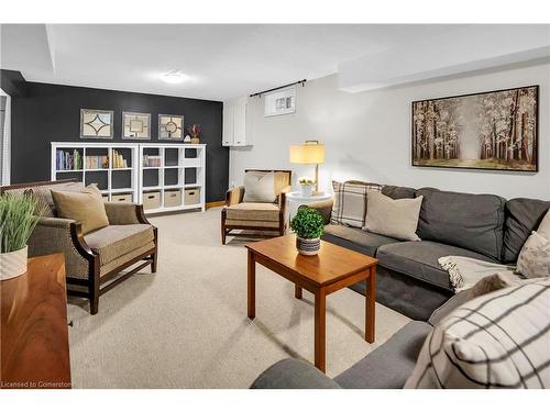 353 Lake Street, Grimsby, ON - Indoor Photo Showing Living Room