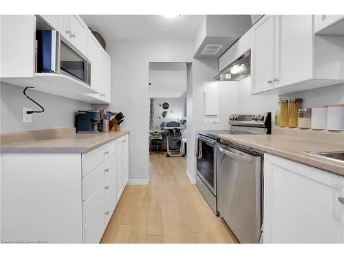 215-350 Quigley Road, Hamilton, ON - Indoor Photo Showing Kitchen