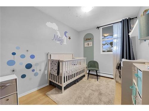 215-350 Quigley Road, Hamilton, ON - Indoor Photo Showing Bedroom