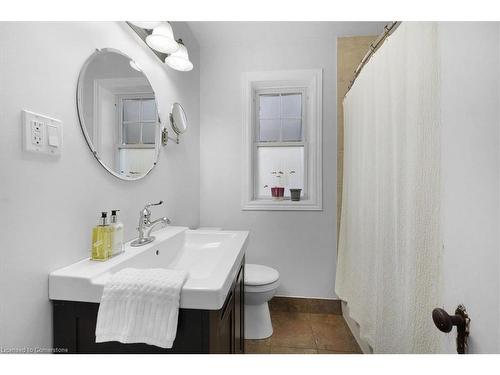 114 Traymore Avenue, Hamilton, ON - Indoor Photo Showing Bathroom