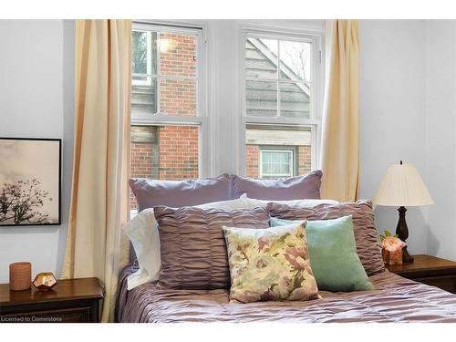 114 Traymore Avenue, Hamilton, ON - Indoor Photo Showing Bedroom