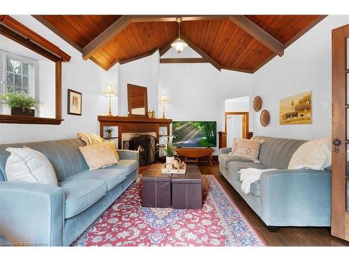 114 Traymore Avenue, Hamilton, ON - Indoor Photo Showing Living Room