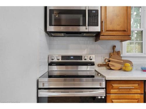 114 Traymore Avenue, Hamilton, ON - Indoor Photo Showing Kitchen