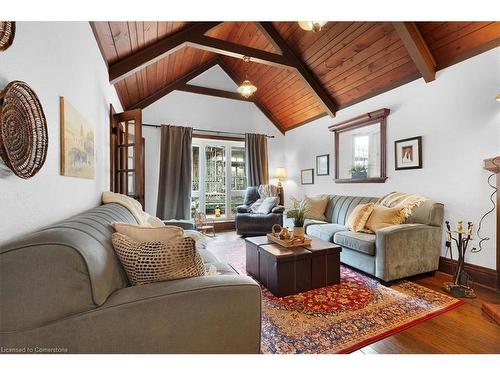 114 Traymore Avenue, Hamilton, ON - Indoor Photo Showing Living Room