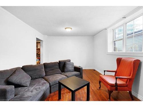 114 Traymore Avenue, Hamilton, ON - Indoor Photo Showing Living Room