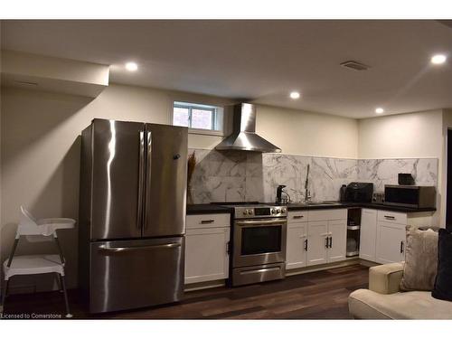 16 Jeremiah Court, Hamilton, ON - Indoor Photo Showing Kitchen