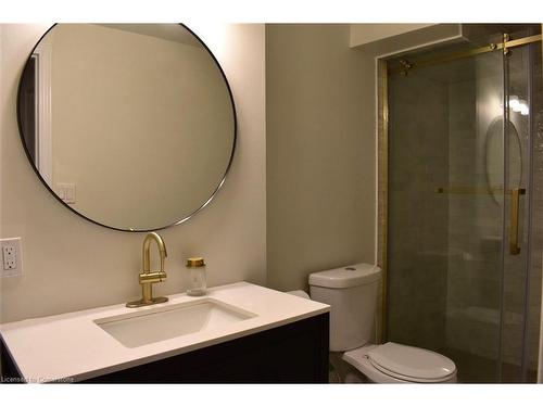 16 Jeremiah Court, Hamilton, ON - Indoor Photo Showing Bathroom