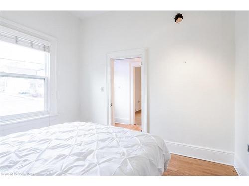 49 Jones Street, Hamilton, ON - Indoor Photo Showing Bedroom