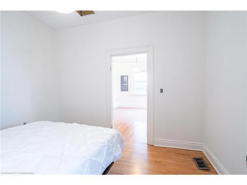 49 Jones Street, Hamilton, ON - Indoor Photo Showing Bedroom