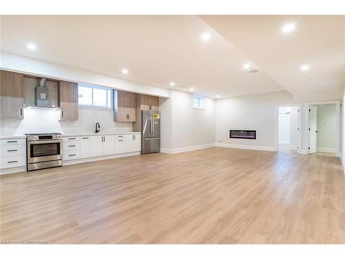 256 Mountain Road, Grimsby, ON - Indoor Photo Showing Kitchen