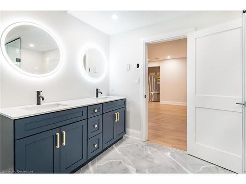 256 Mountain Road, Grimsby, ON - Indoor Photo Showing Bathroom