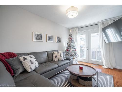 6-25 Viking Drive, Binbrook, ON - Indoor Photo Showing Living Room