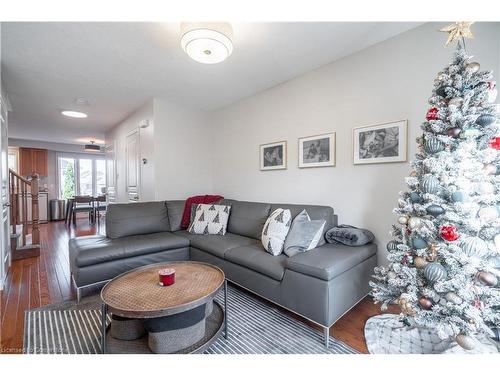 6-25 Viking Drive, Binbrook, ON - Indoor Photo Showing Living Room