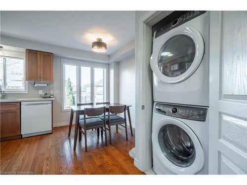 6-25 Viking Drive, Binbrook, ON - Indoor Photo Showing Laundry Room