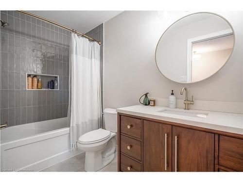 6-25 Viking Drive, Binbrook, ON - Indoor Photo Showing Bathroom