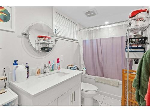 149 Victor Boulevard, Hamilton, ON - Indoor Photo Showing Bathroom