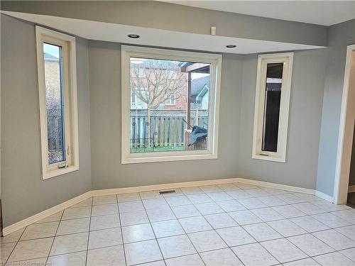 486 Dicenzo Drive, Hamilton, ON - Indoor Photo Showing Other Room