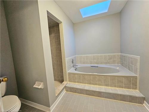 486 Dicenzo Drive, Hamilton, ON - Indoor Photo Showing Bathroom