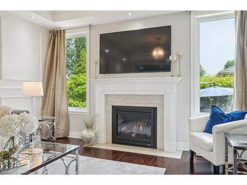 8 Felicia Court, Hamilton, ON - Indoor Photo Showing Living Room With Fireplace