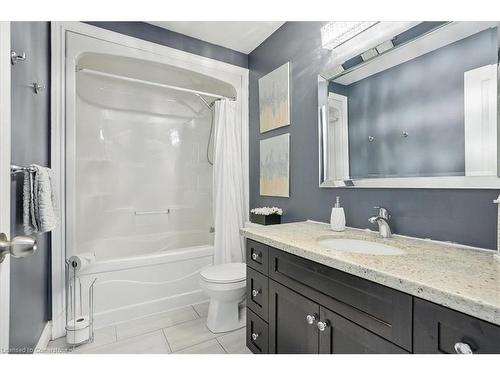 8 Felicia Court, Hamilton, ON - Indoor Photo Showing Bathroom