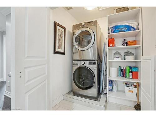 8 Felicia Court, Hamilton, ON - Indoor Photo Showing Laundry Room