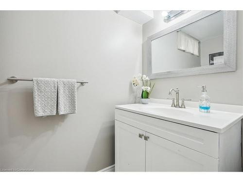 8 Felicia Court, Hamilton, ON - Indoor Photo Showing Bathroom