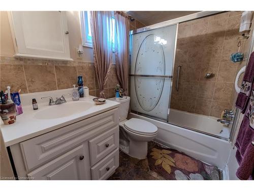 33 Clyde Street, Hamilton, ON - Indoor Photo Showing Bathroom