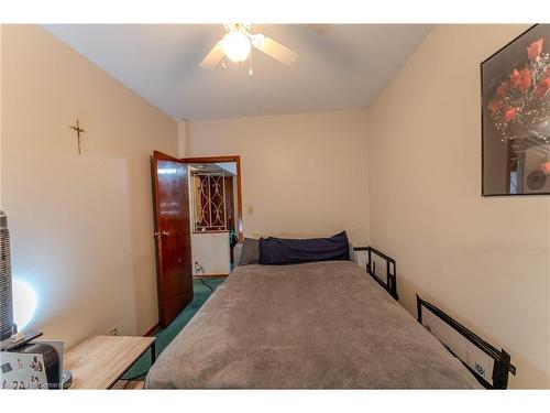 33 Clyde Street, Hamilton, ON - Indoor Photo Showing Bedroom