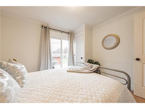 187 Summerhill Avenue, Hamilton, ON - Indoor Photo Showing Bedroom