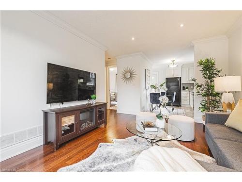 187 Summerhill Avenue, Hamilton, ON - Indoor Photo Showing Living Room