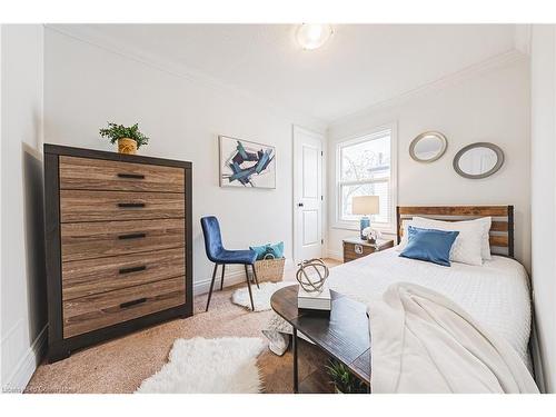 187 Summerhill Avenue, Hamilton, ON - Indoor Photo Showing Bedroom