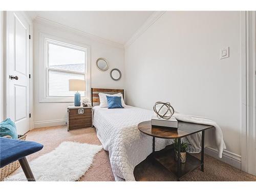 187 Summerhill Avenue, Hamilton, ON - Indoor Photo Showing Bedroom