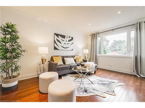 187 Summerhill Avenue, Hamilton, ON - Indoor Photo Showing Living Room