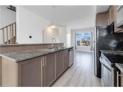 12-590 North Service Road, Stoney Creek, ON - Indoor Photo Showing Kitchen