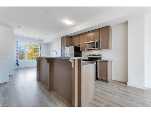 12-590 North Service Road, Stoney Creek, ON - Indoor Photo Showing Kitchen