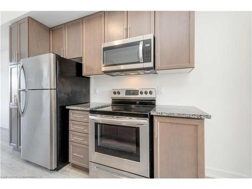 12-590 North Service Road, Stoney Creek, ON - Indoor Photo Showing Kitchen