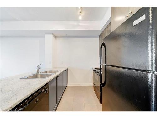 606-85 Robinson Street, Hamilton, ON - Indoor Photo Showing Kitchen With Double Sink