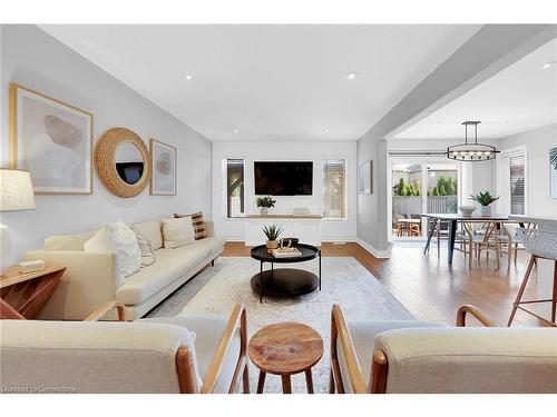 53 Diana Avenue, Grimsby, ON - Indoor Photo Showing Living Room