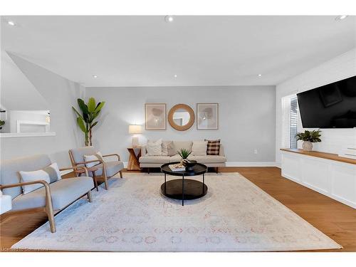 53 Diana Avenue, Grimsby, ON - Indoor Photo Showing Living Room