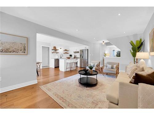 53 Diana Avenue, Grimsby, ON - Indoor Photo Showing Living Room