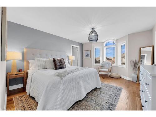 53 Diana Avenue, Grimsby, ON - Indoor Photo Showing Bedroom