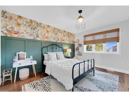 53 Diana Avenue, Grimsby, ON - Indoor Photo Showing Bedroom