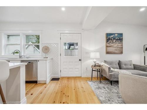 3 East Street, Grimsby, ON - Indoor Photo Showing Living Room