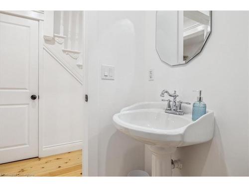 3 East Street, Grimsby, ON - Indoor Photo Showing Bathroom